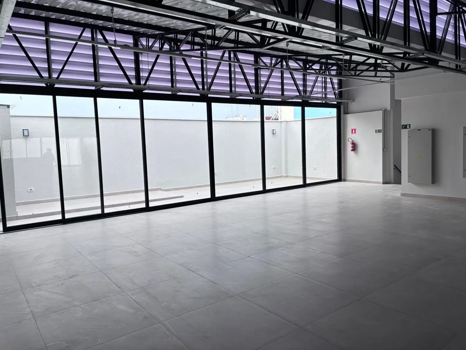 Prédio Comercial 4.138 m² · +100 vagas – Cambuci
